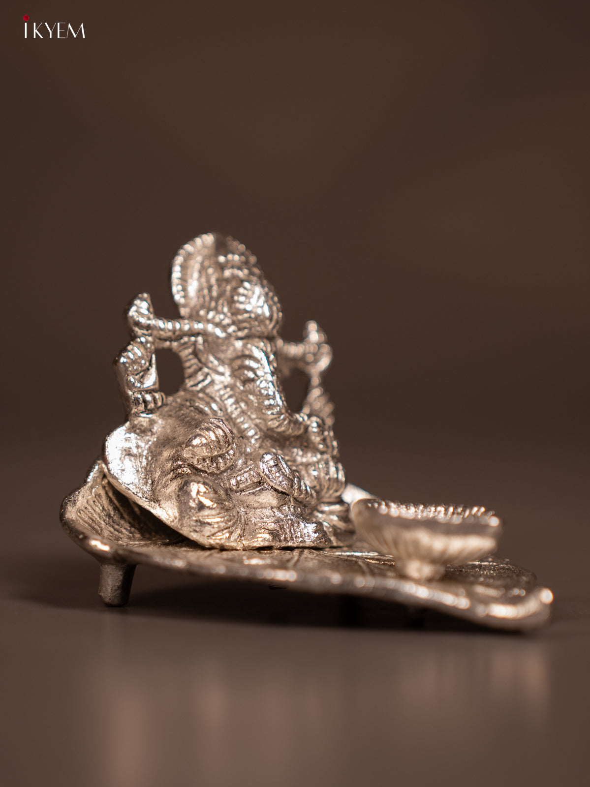 Divine Silver Plated Ganesha Idol & Diya In A Small Leaf Plate 2