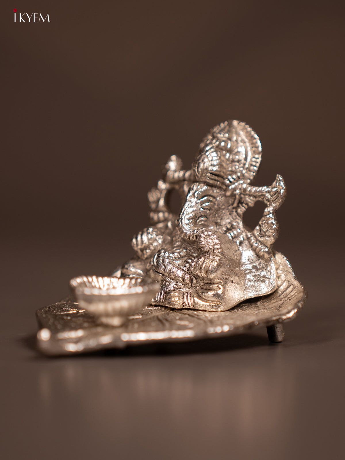 Divine Silver Plated Ganesha Idol & Diya In A Small Leaf Plate 3