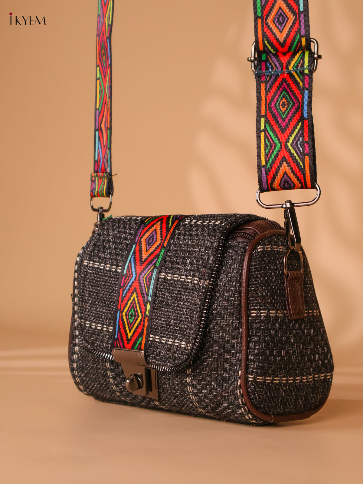 Printed sling bag - Gray