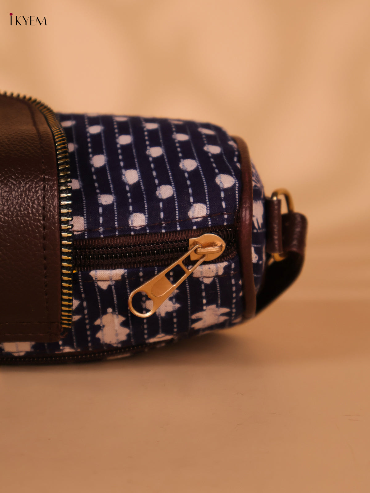 Printed sling bag -Blue & White