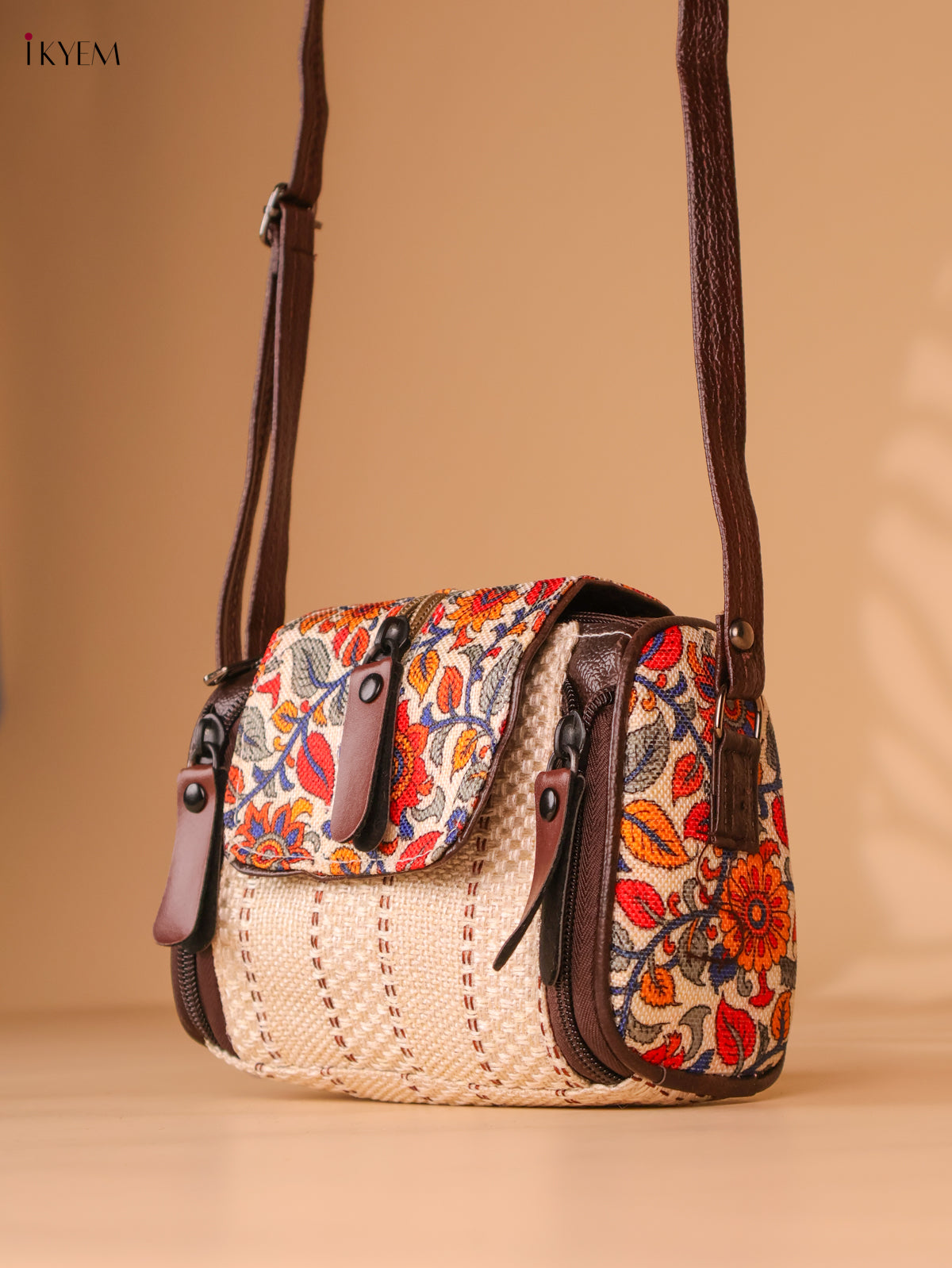Printed sling bag - Cream