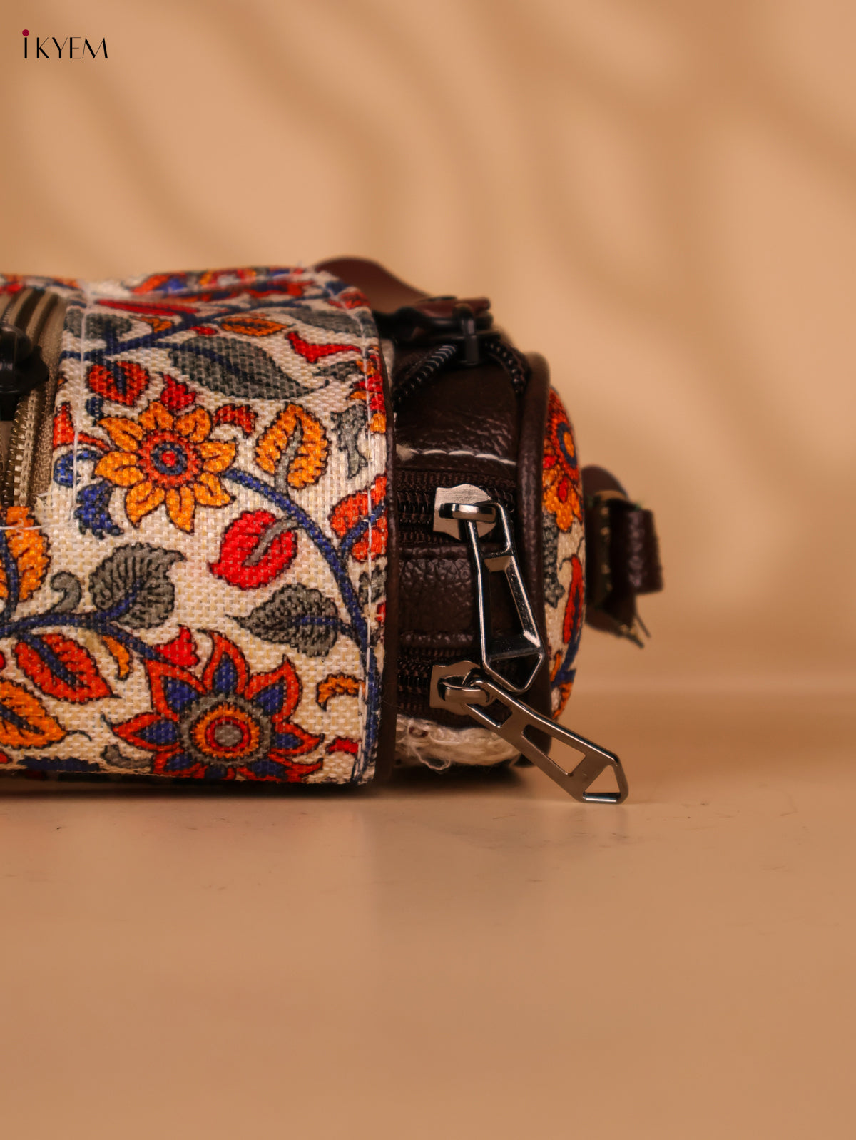Printed sling bag - Cream