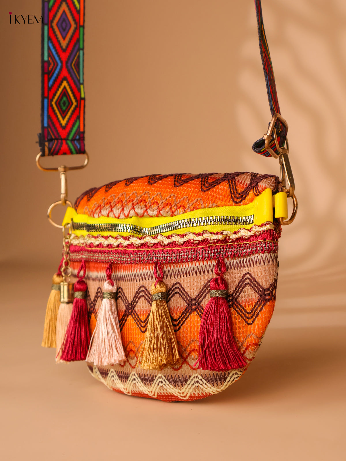 Printed sling bag - Multicolour-Medium