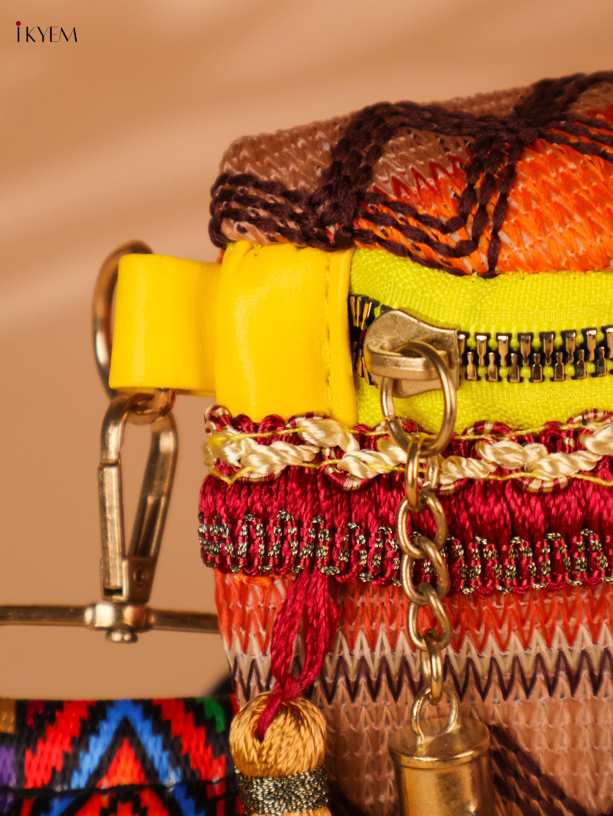 Printed sling bag - Multicolour-Medium