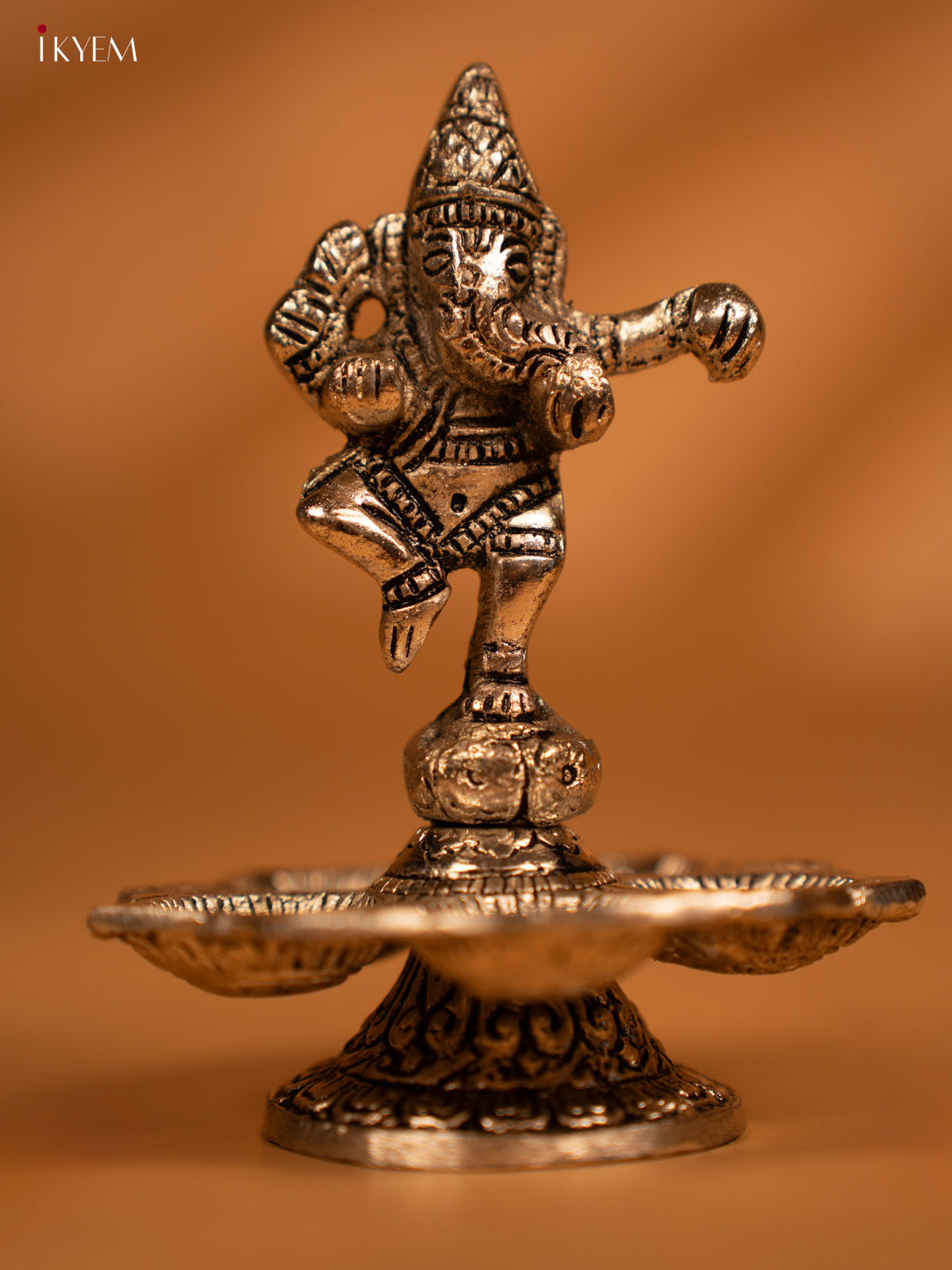 Artistic Antique Finish 5-face Silver Diya With Dancing Ganesha -4