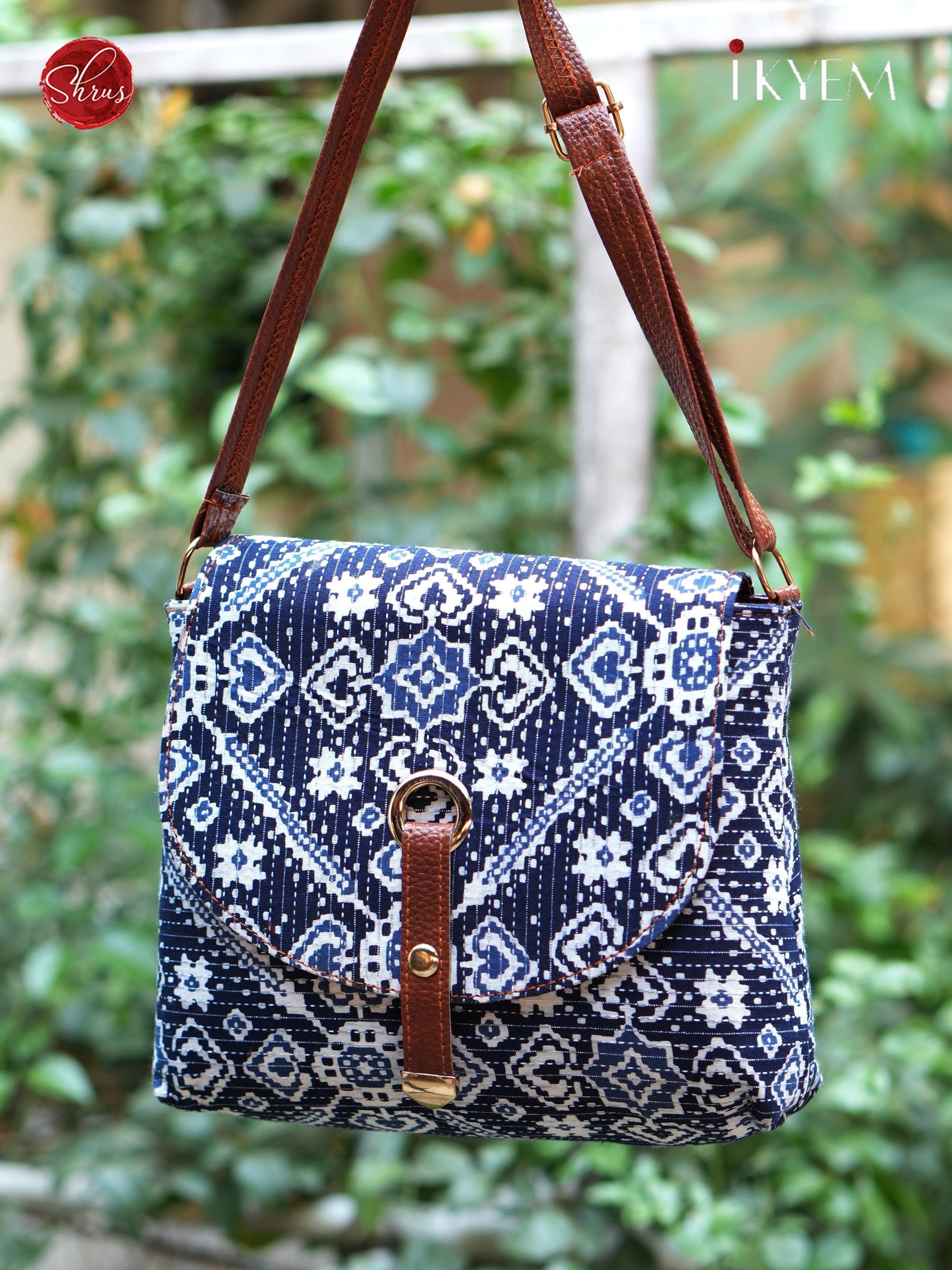Blue-printed Hand bag