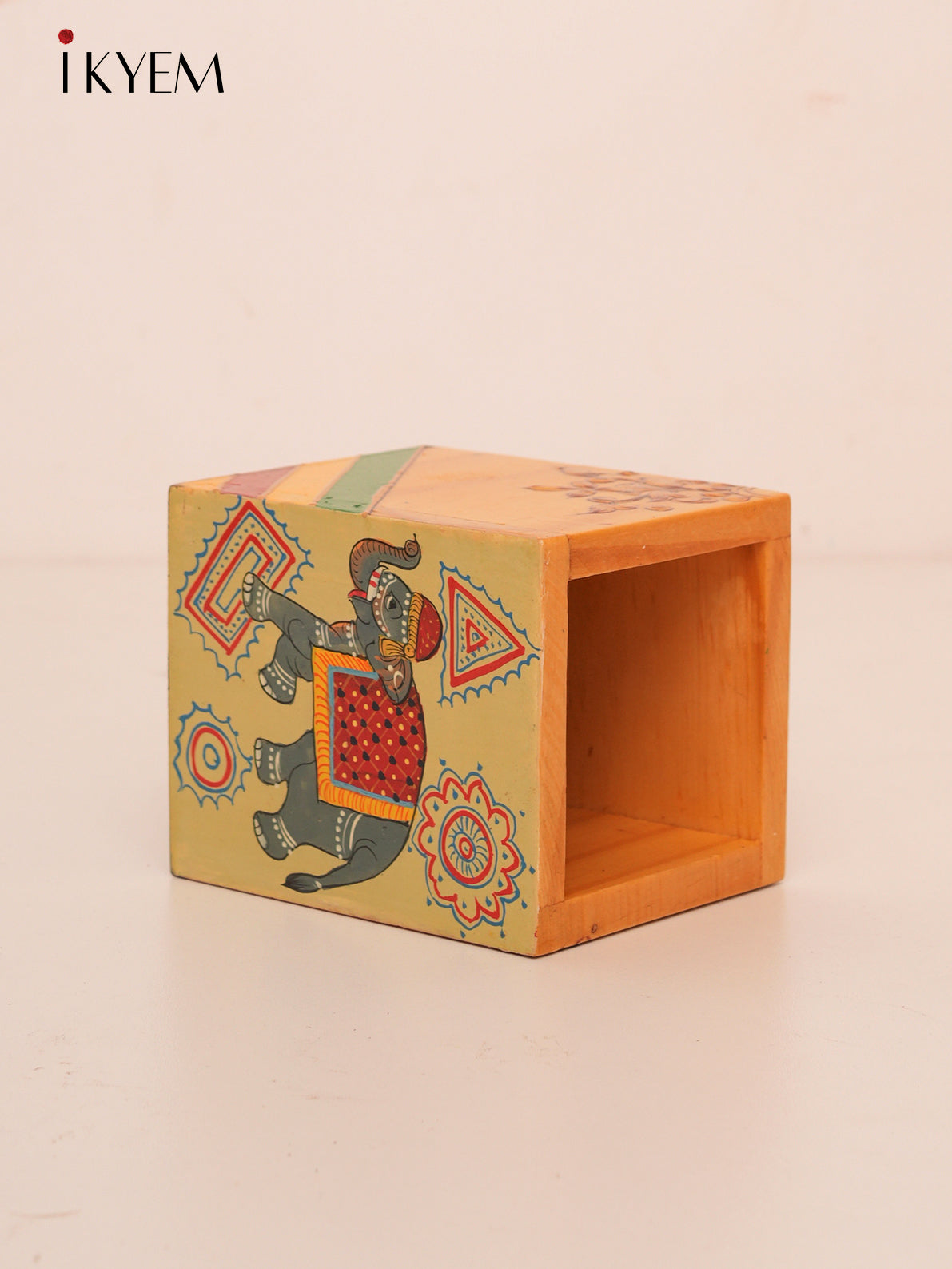 Hand painted Wooden Pen Stand - 4GJ03594