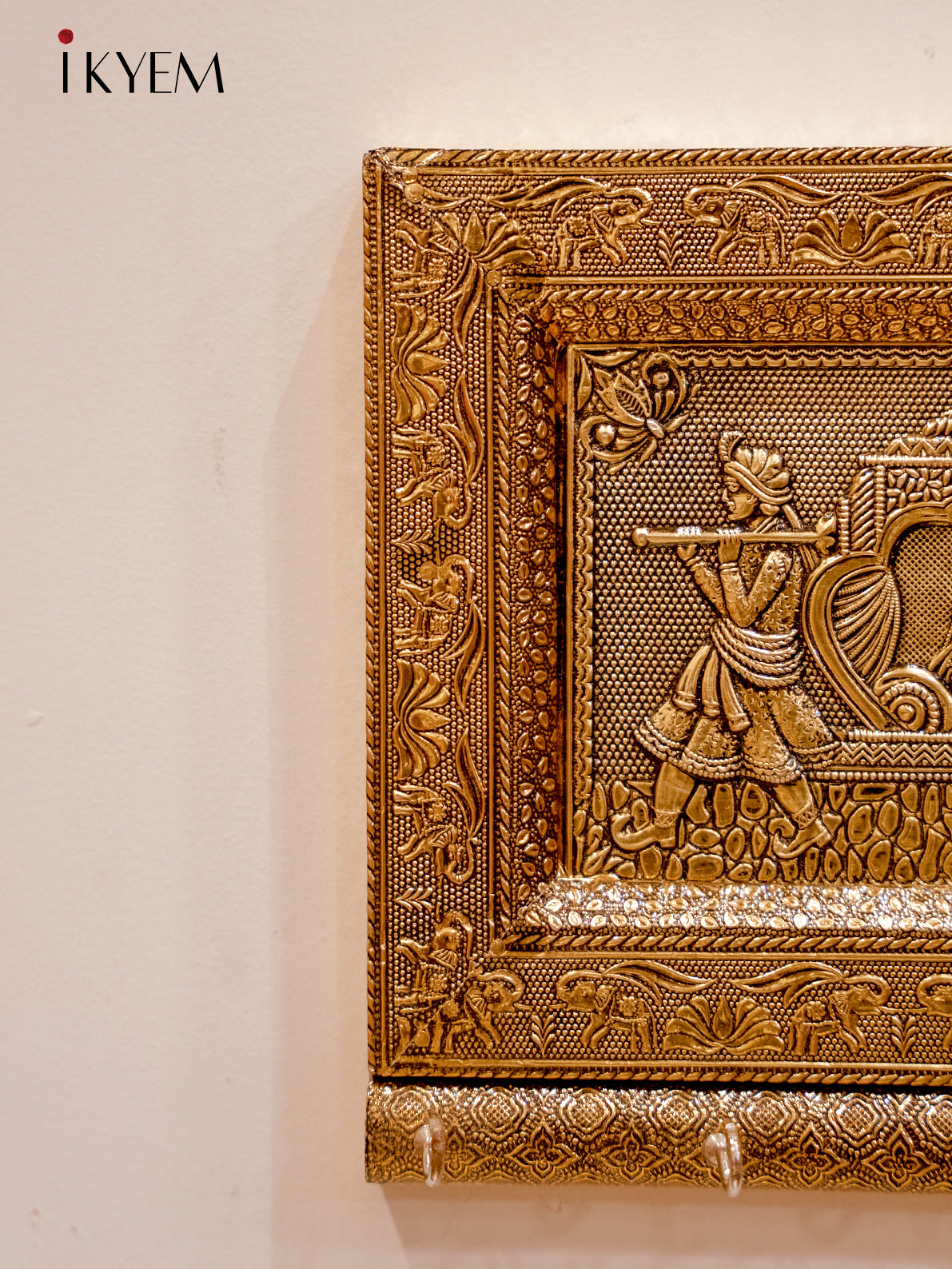 Key Holder With Royal Procession Motif