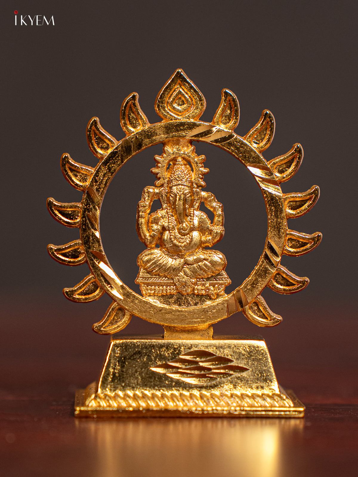 A 2.5 Inch Radiant Gold‑Plated Ganesha Idol 