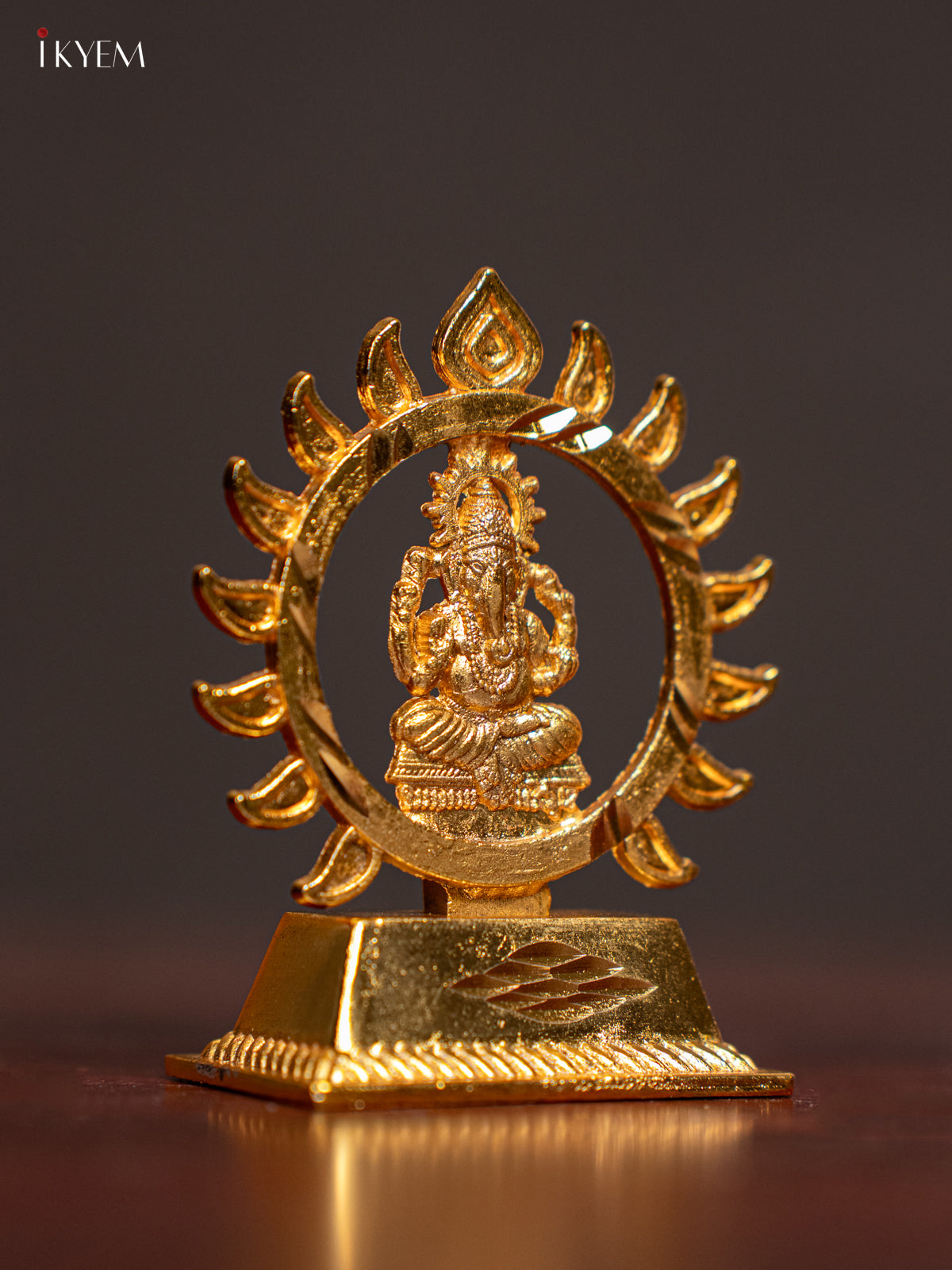 A 2.5 Inch Radiant Gold‑Plated Ganesha Idol 1