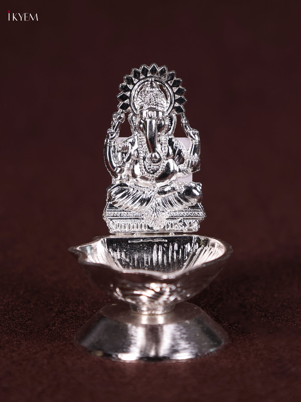 Beautiful Silver Plated Lord Ganesha Kuthu Vilakku 