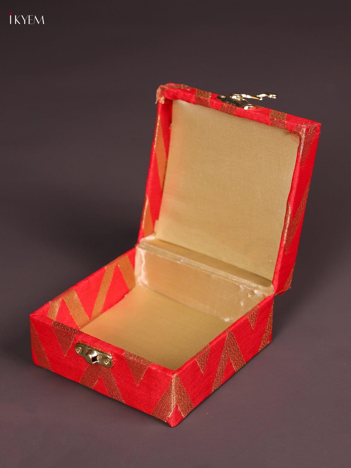 Dashing Red Chevron Printed Small Jewelry Box 1