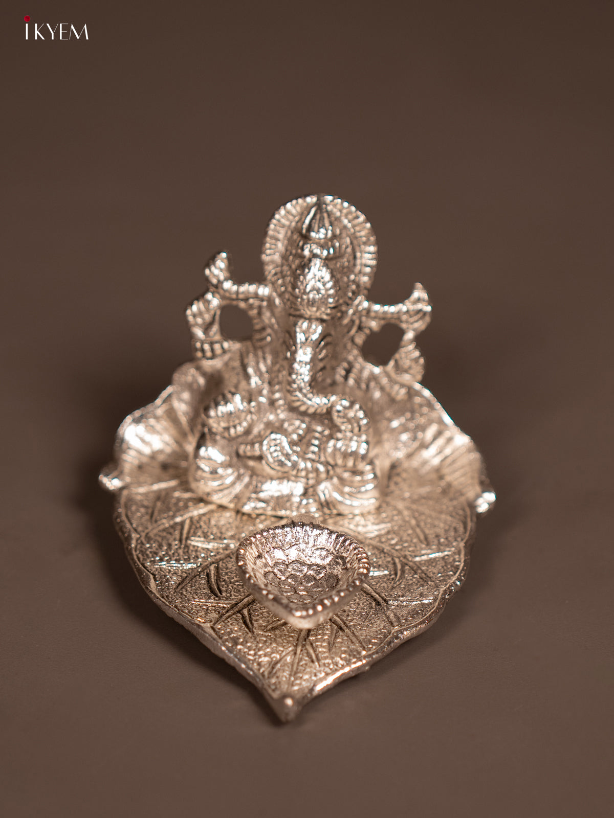 Divine Silver Plated Ganesha Idol & Diya In A Small Leaf Plate