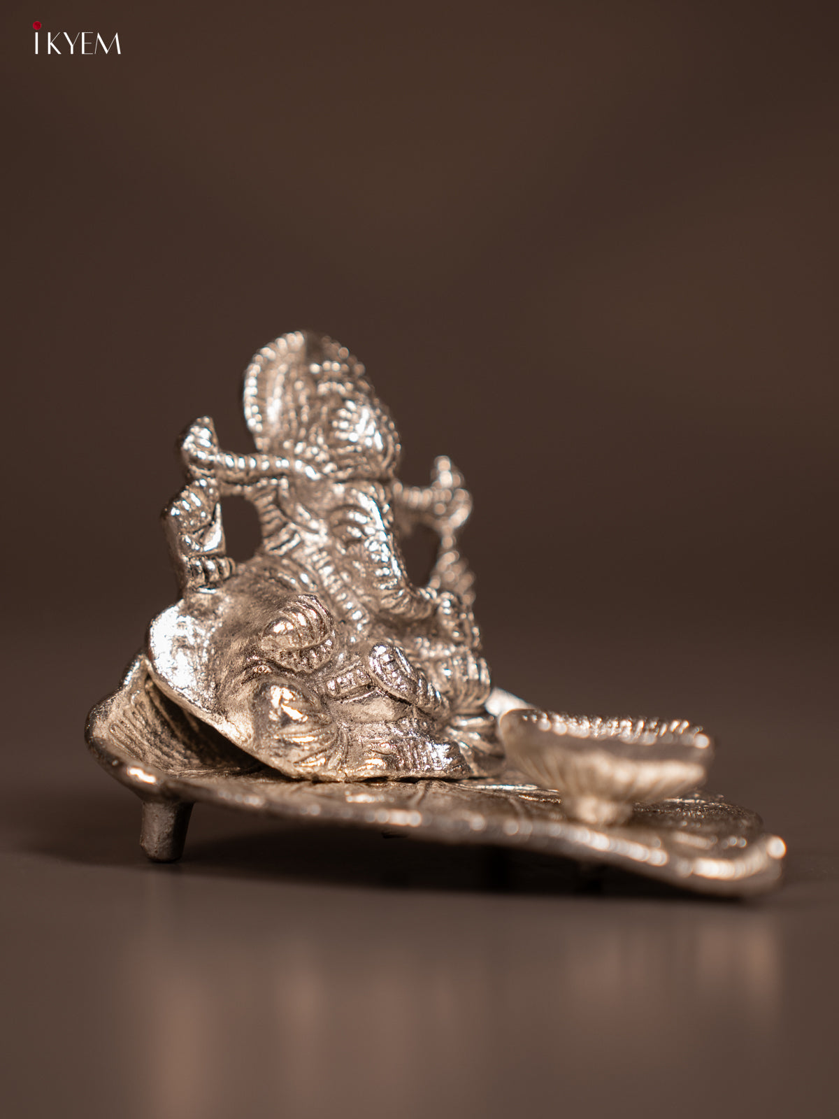 Divine Silver Plated Ganesha Idol & Diya In A Small Leaf Plate 2