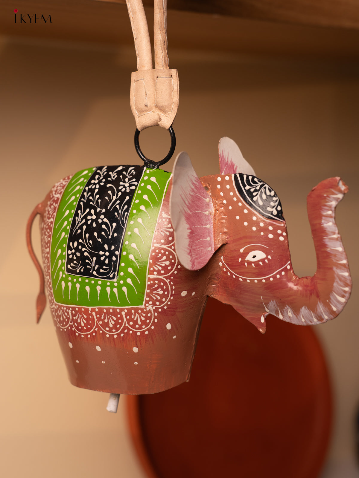 Hand Painted Elephant Shaped Cow Bell KA11157 – Ikyem