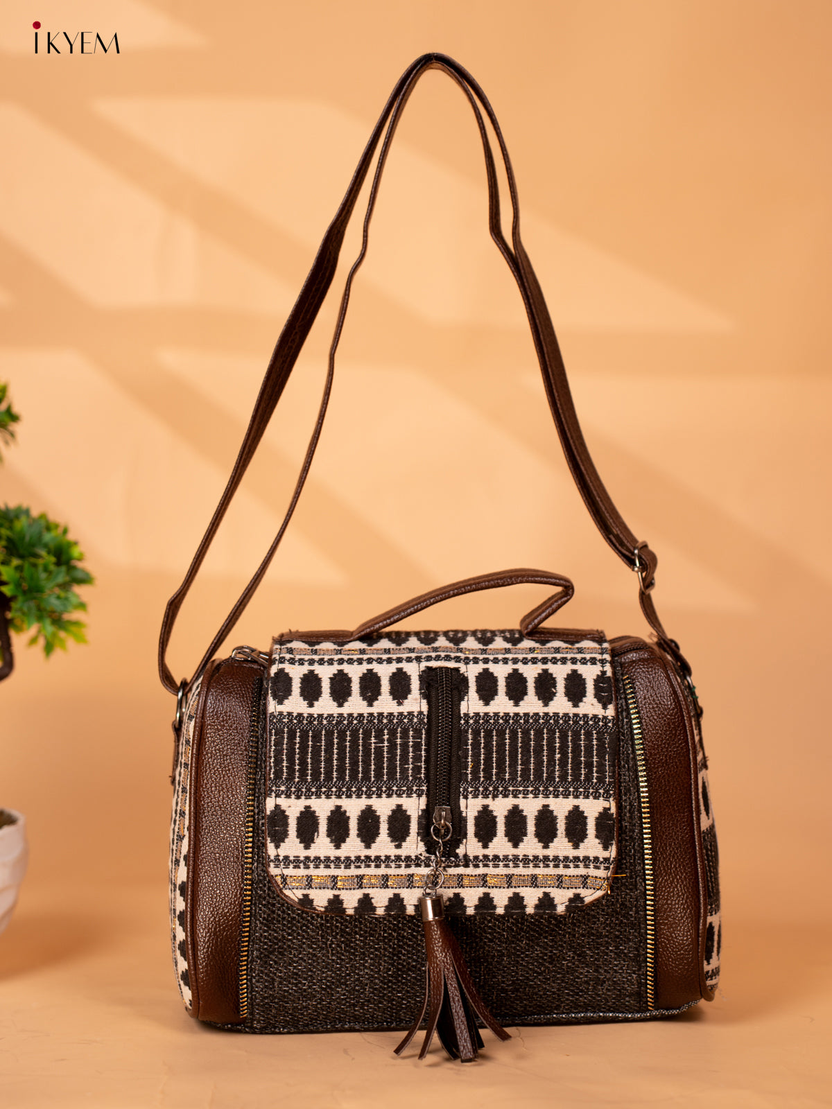 Jacquard Sling Bag with Printed Flap - Black - KB22121