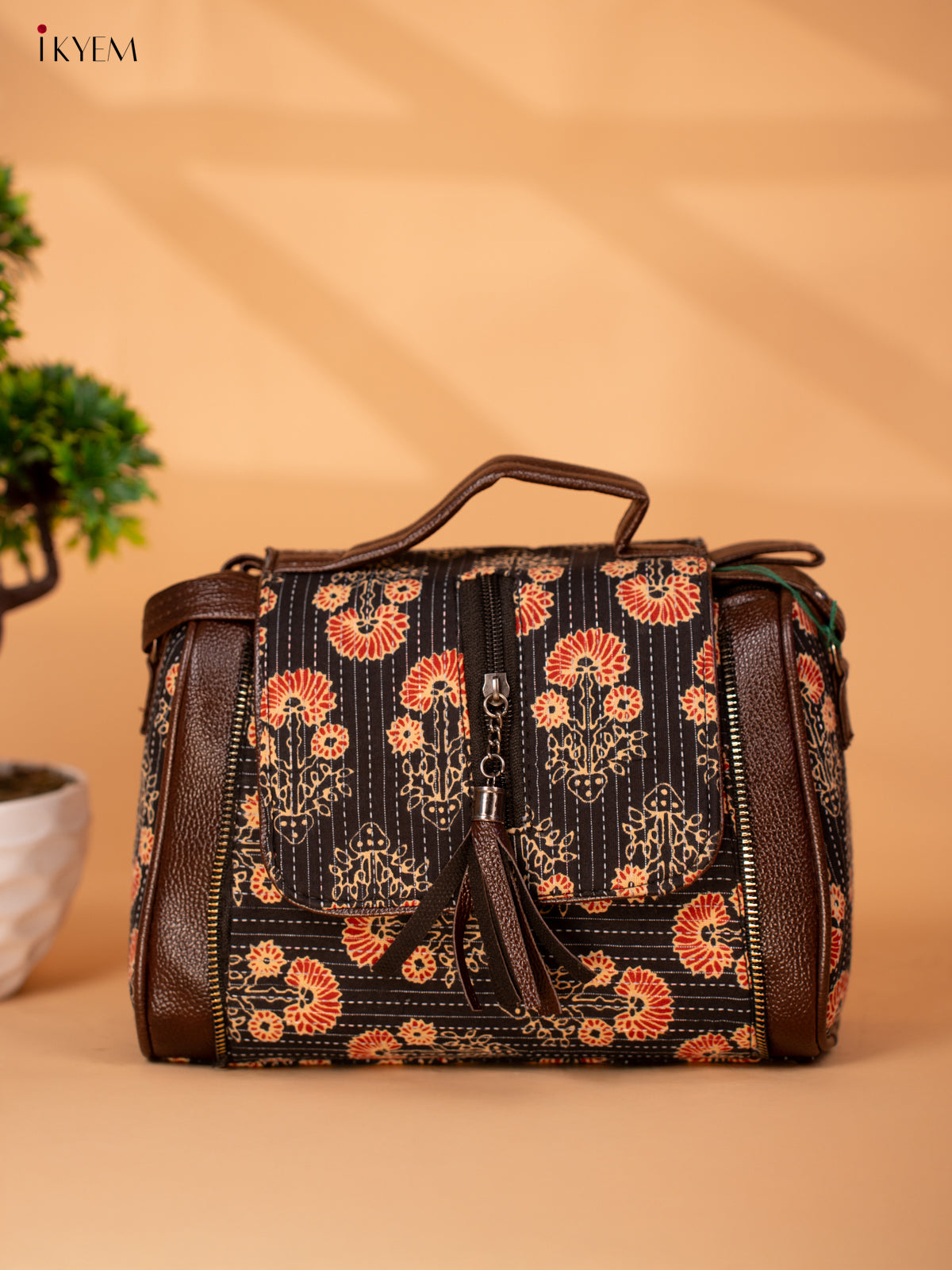 Printed Sling Bag - Floral Black - KB22135