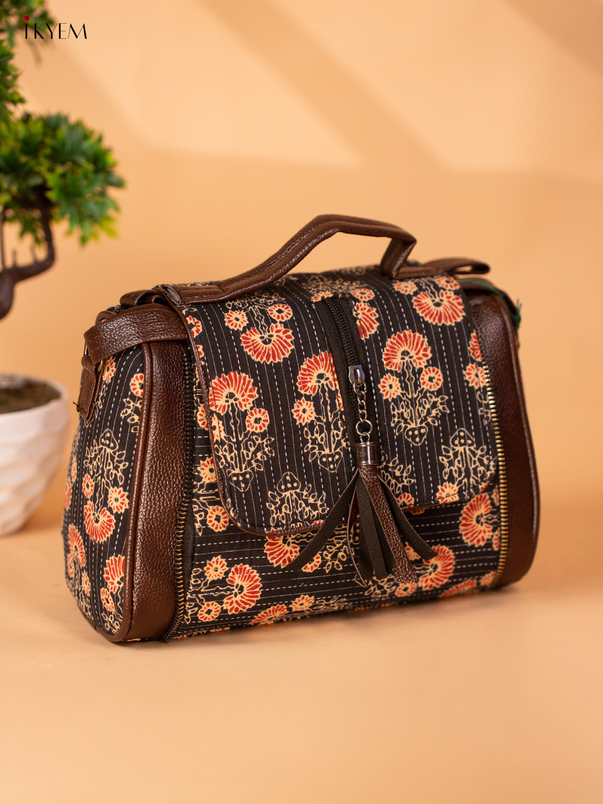 Printed Sling Bag - Floral Black - KB22135