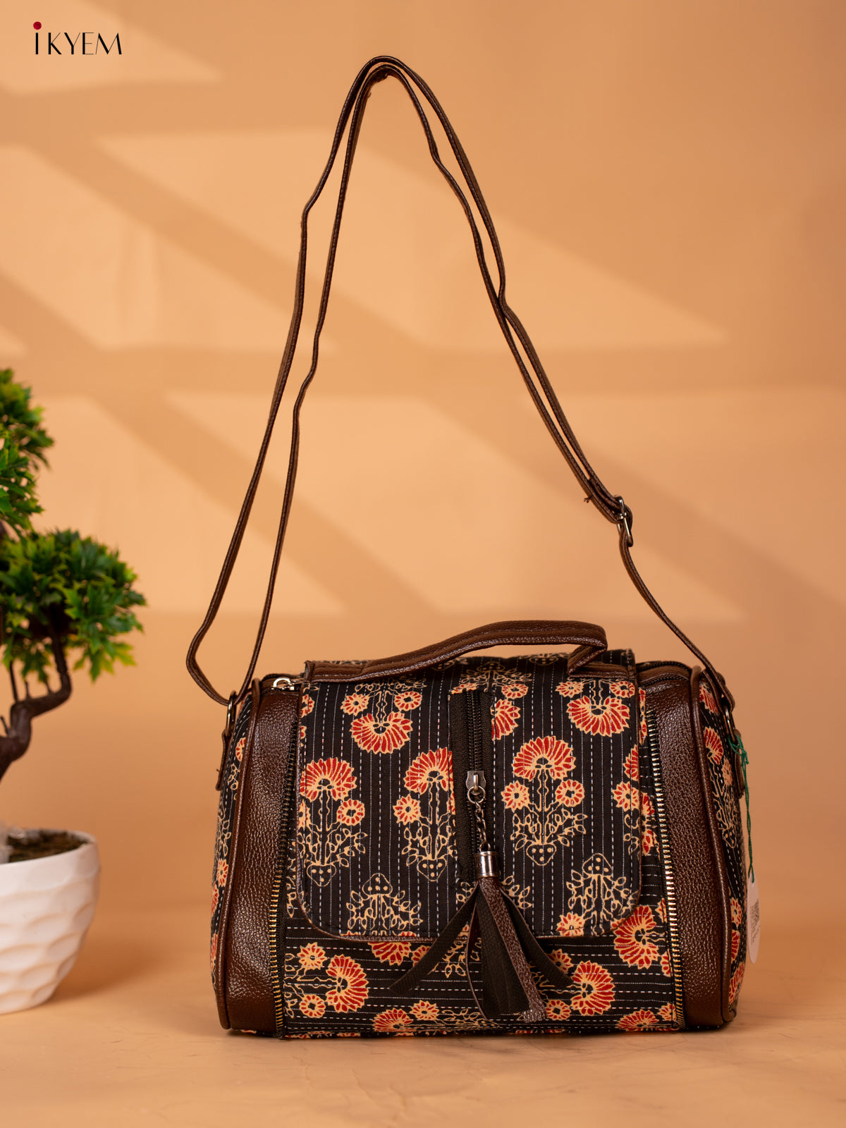 Printed Sling Bag - Floral Black - KB22135