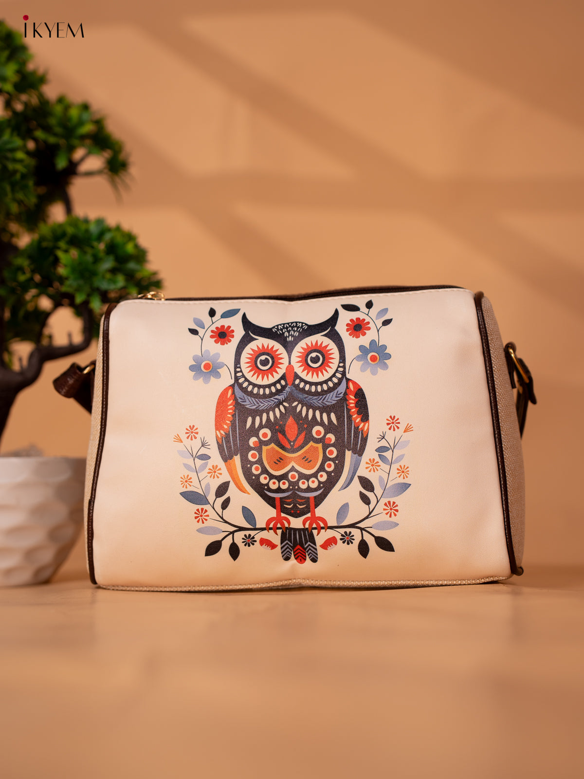 Printed sling Bag owl - Cream - KB22142