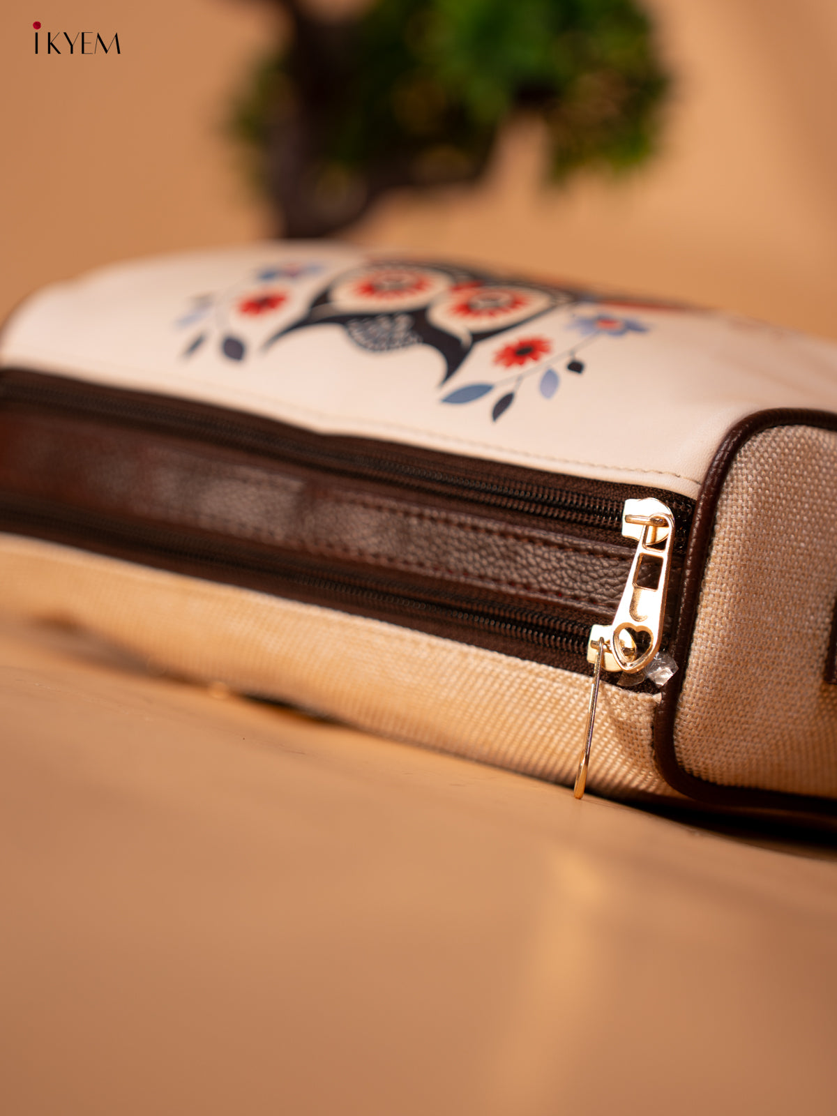 Printed sling Bag owl - Cream - KB22142