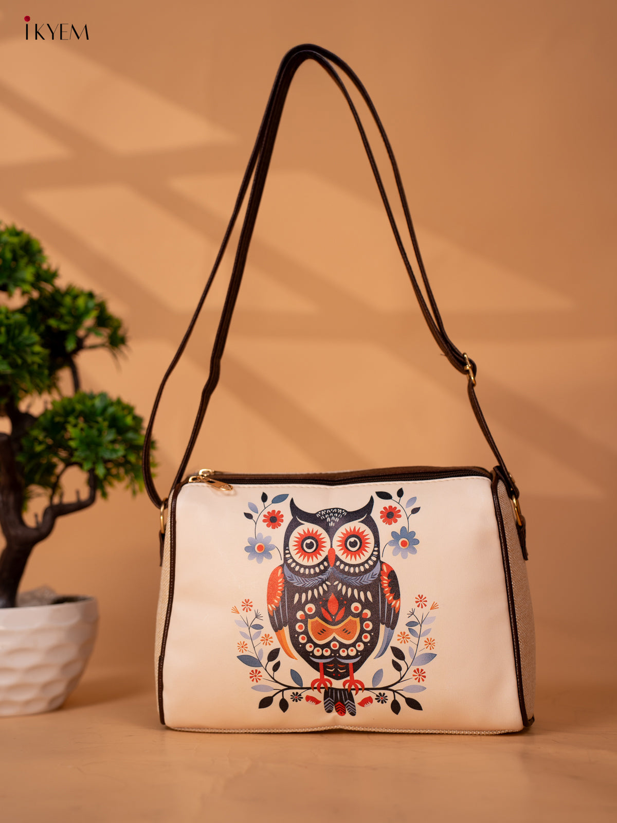 Printed sling Bag owl - Cream - KB22142