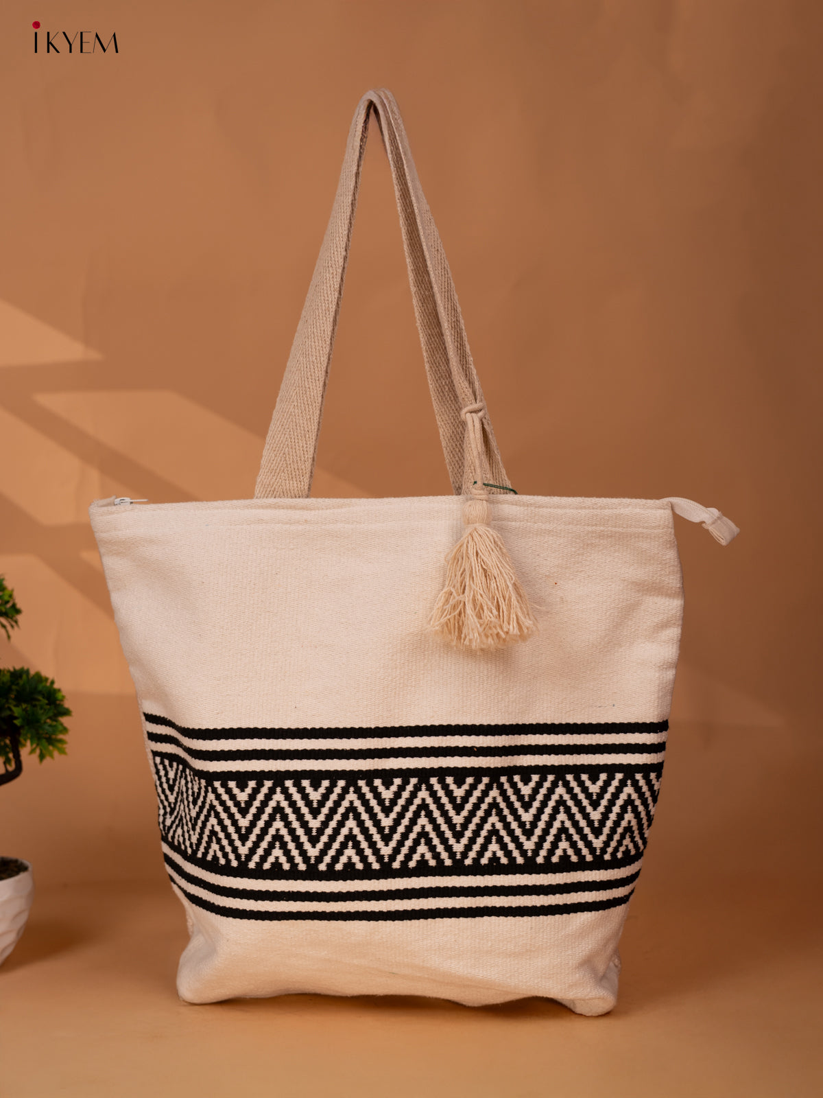 Hand Woven Cloth Bag - Black & White - KB22156