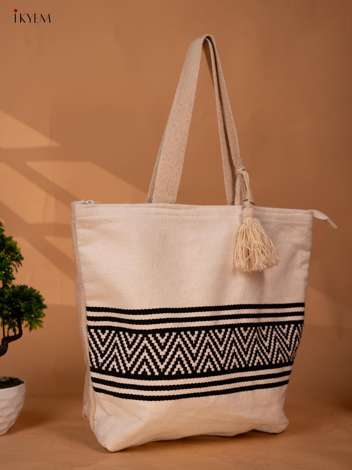 Hand Woven Cloth Bag - Black & White - KB22156