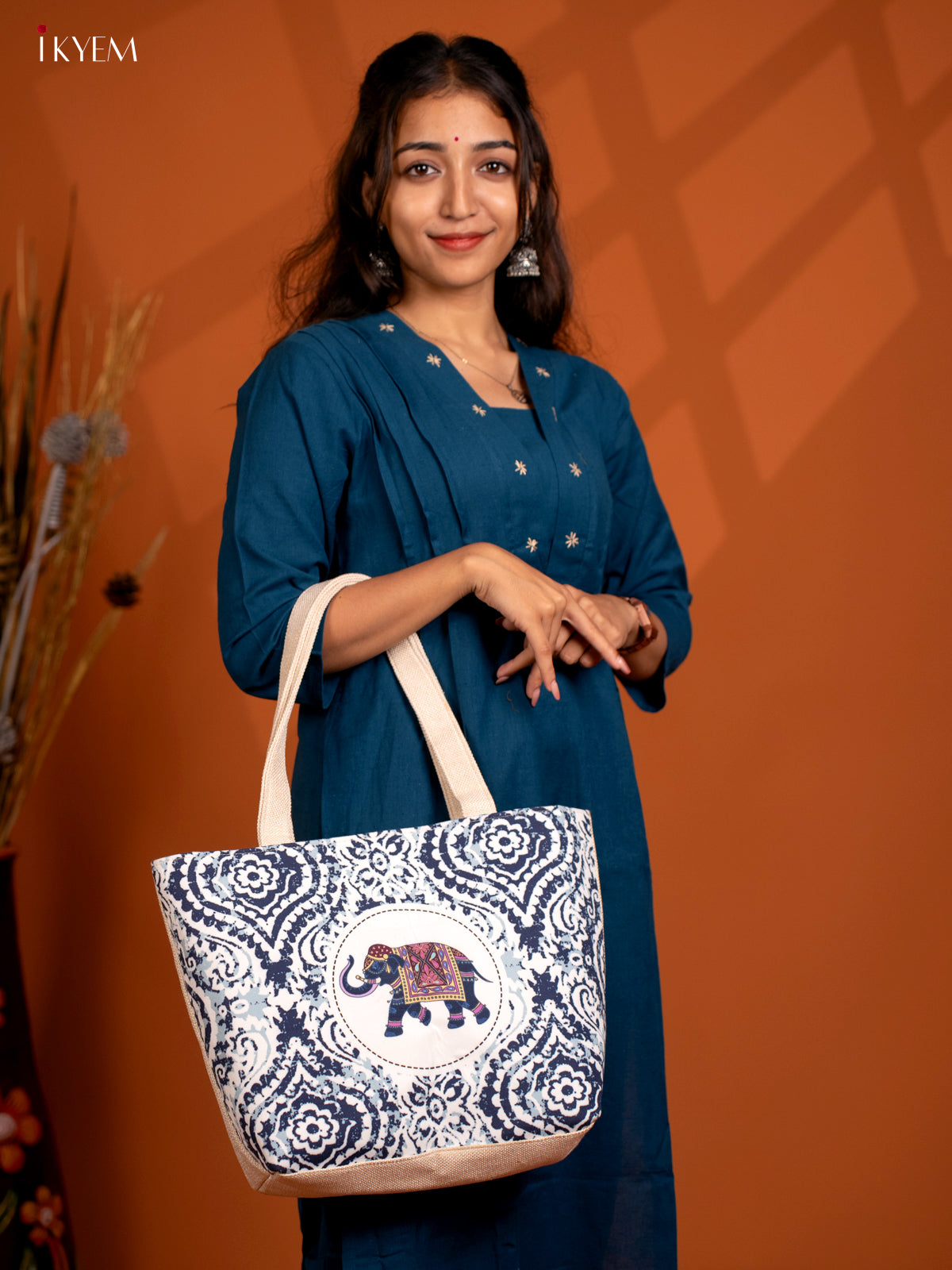 Printed Handbag - Elephant - white & Blue - KB22171