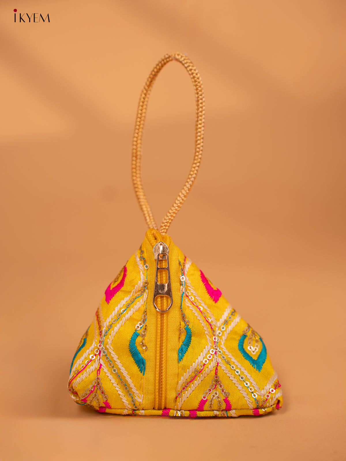 Embroidered Samosa Pouch - Trinket Pouch - KC28119