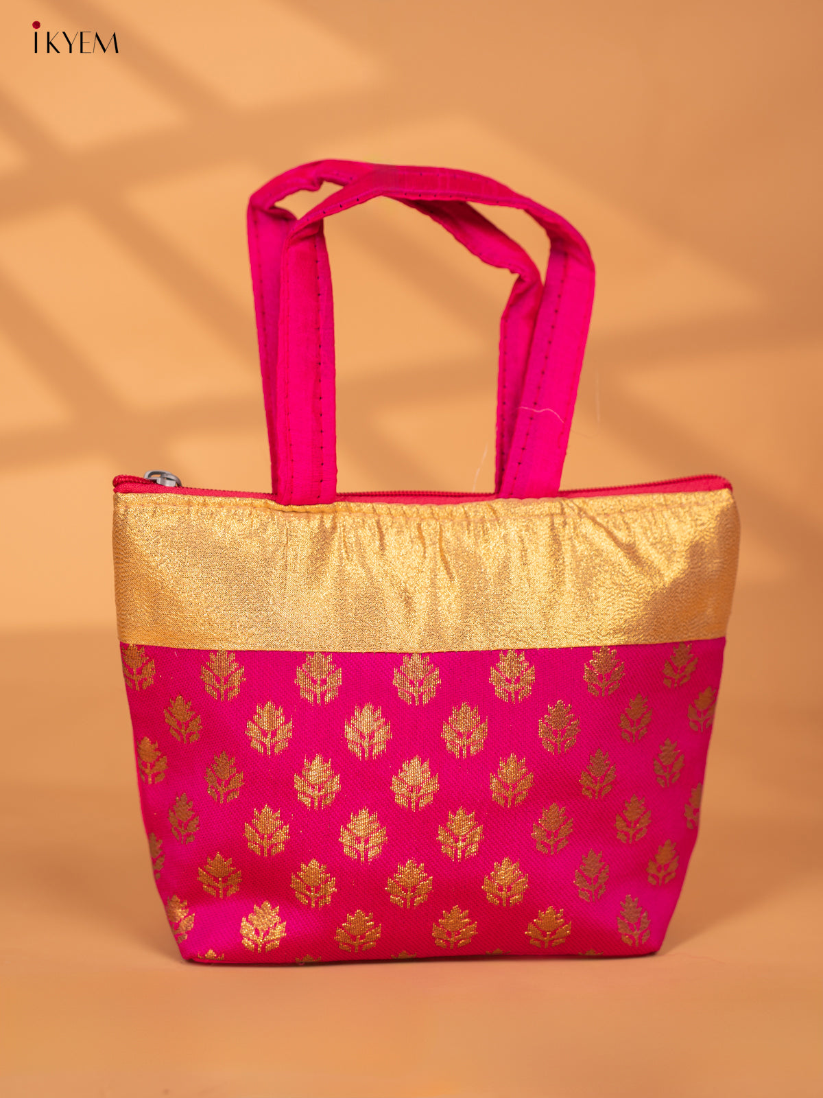 Return Gift Hand Bag with Golden Border - KC28122