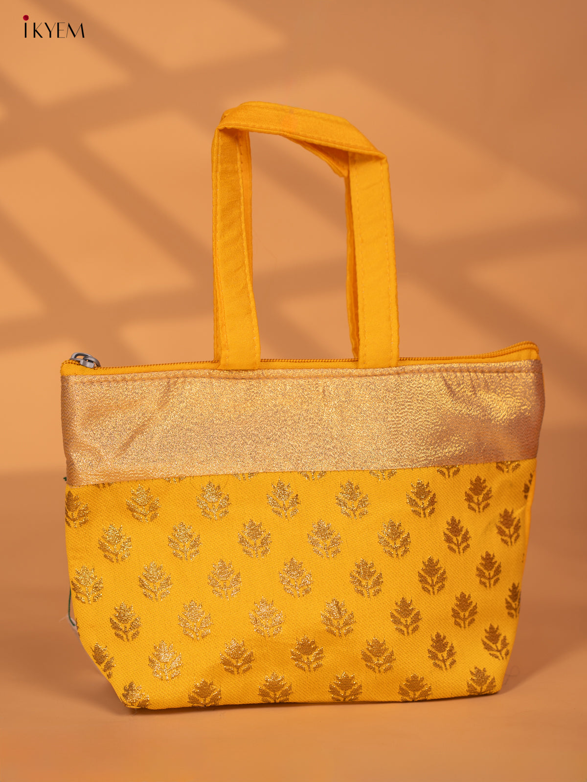 Return Gift Hand Bag with Golden Border - KC28122