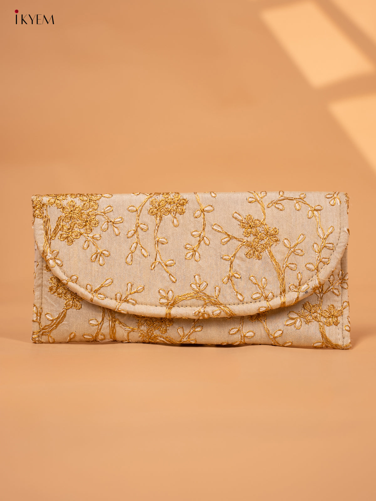 Clutch Purse with Floral Embroidery - KC29123