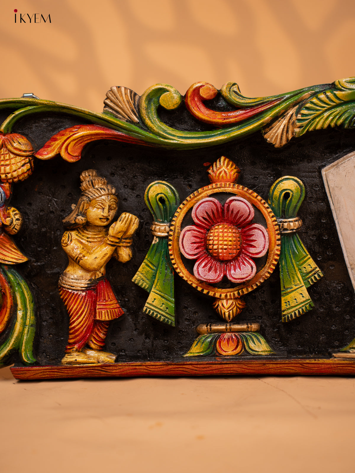 Wooden Hand Carved Painted Sangu Chakram Namam,  Panel - KD18124