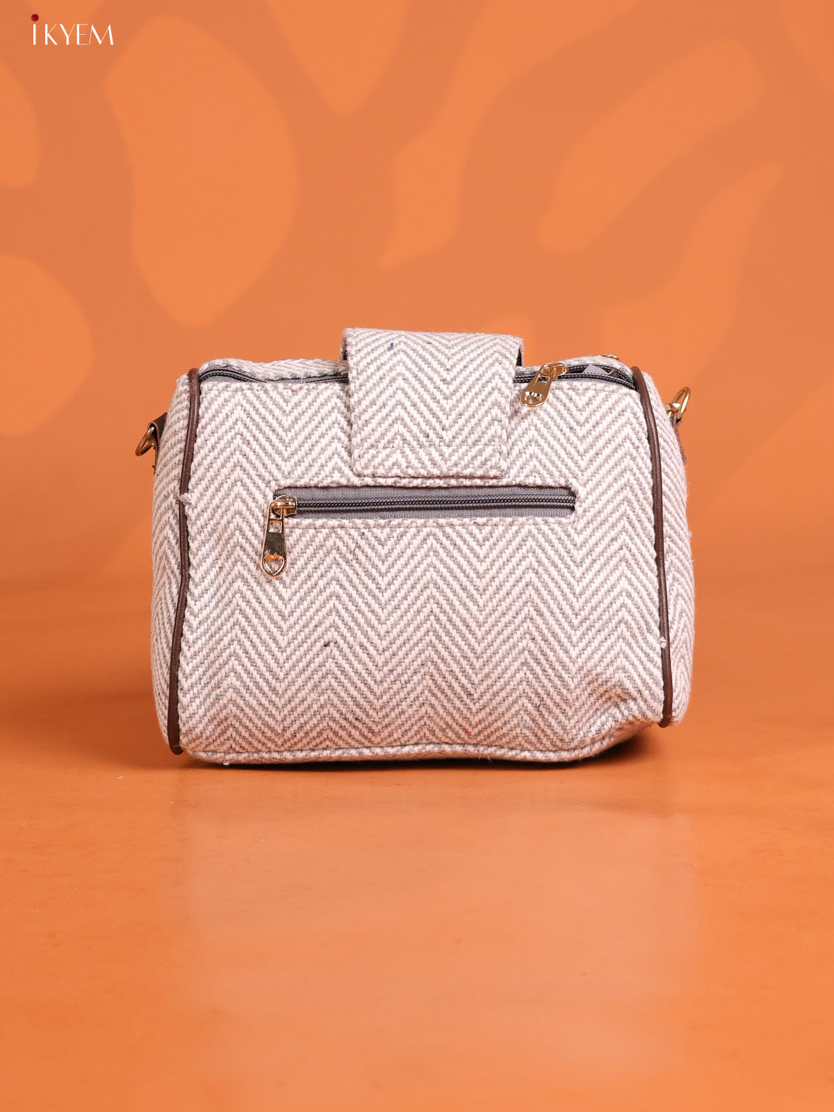 Jacquard Zigzag Pattern Leather Sling Bag Gusset & Flap with 3 compartments - Grey - KD26839
