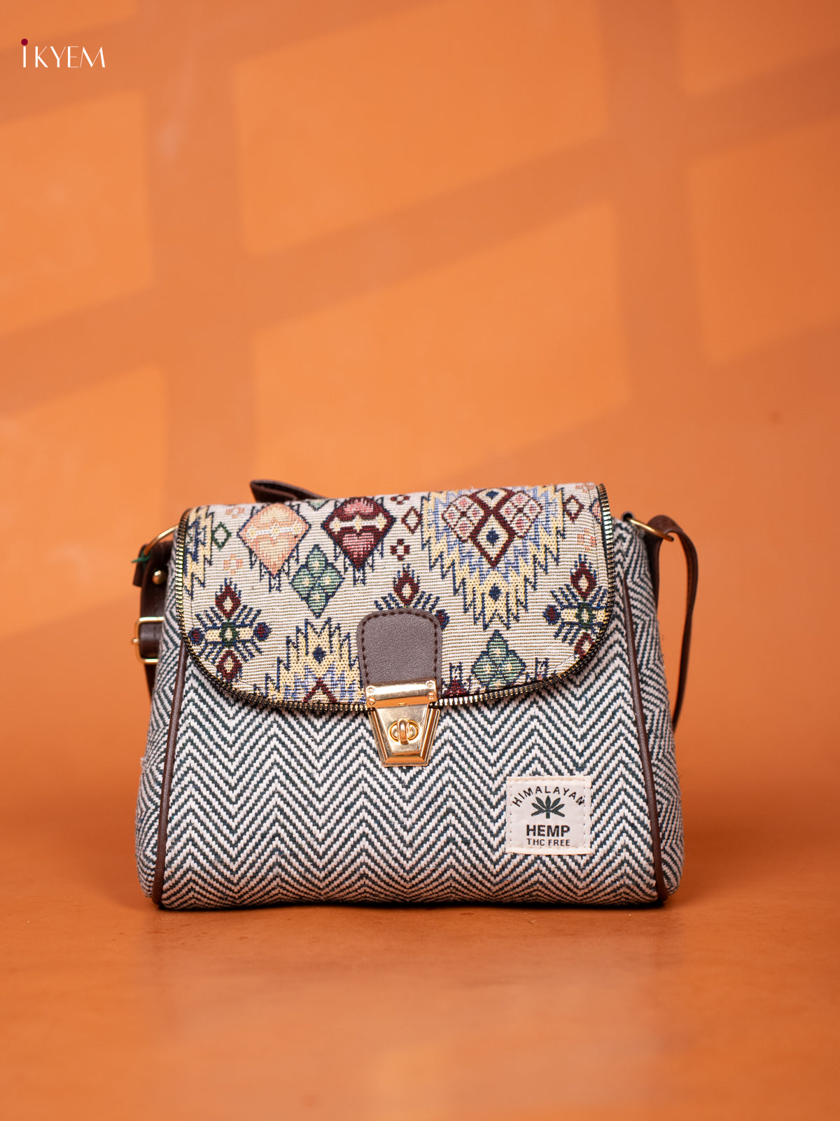 Jacquard Sling bag with Printed Gusset & Flap - Green - KD27006