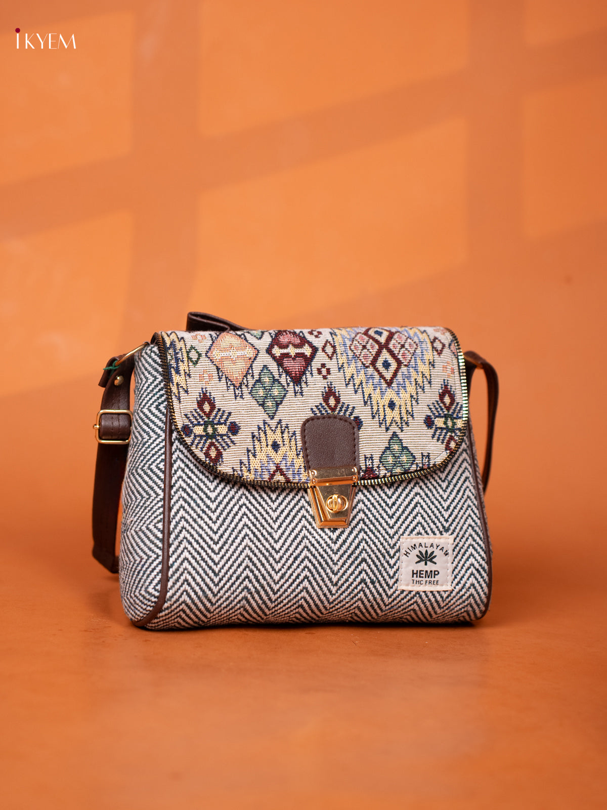 Jacquard Sling bag with Printed Gusset & Flap - Green - KD27006