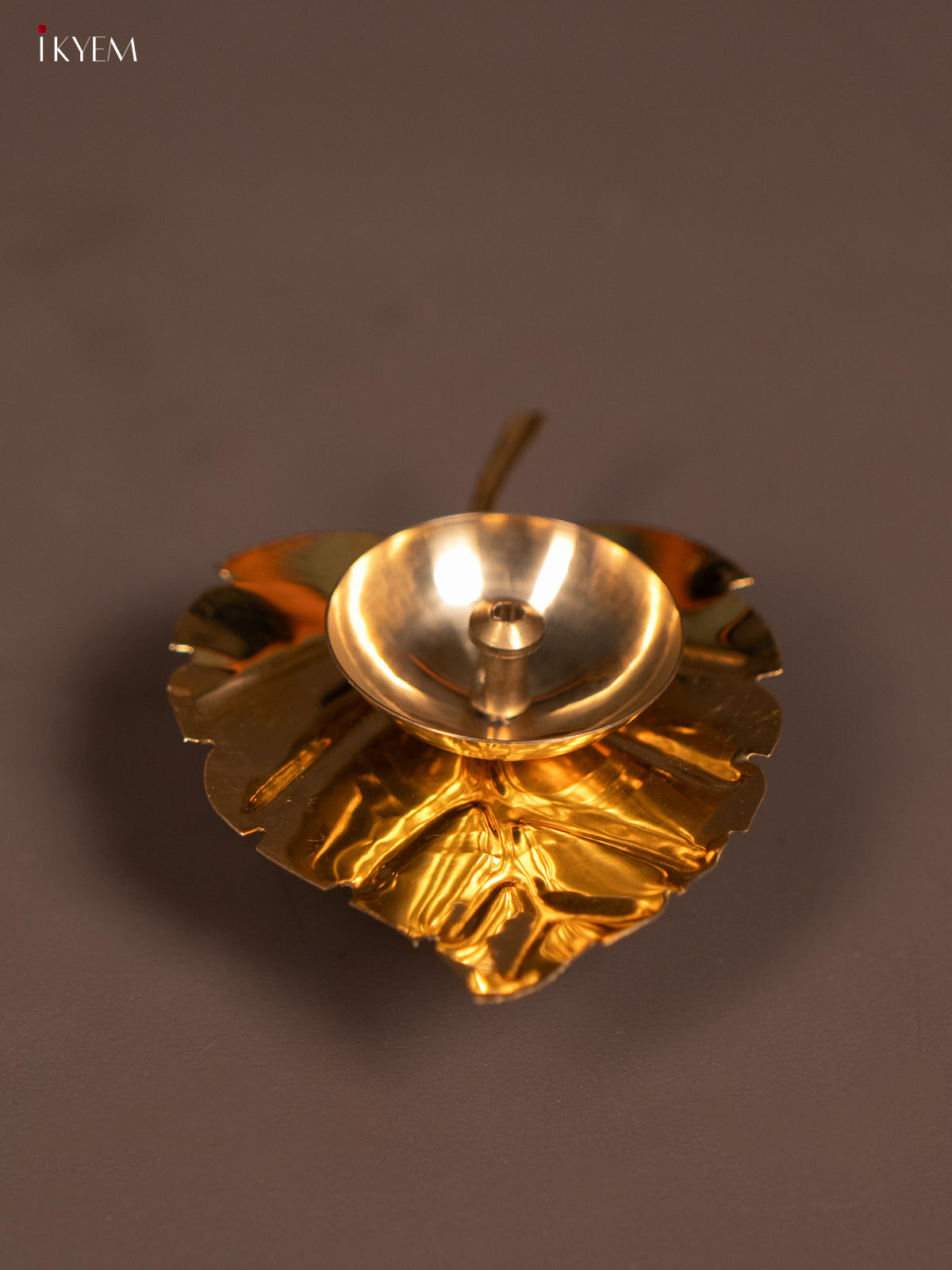Exquisite Leaf Shaped Gold Plated Diya 