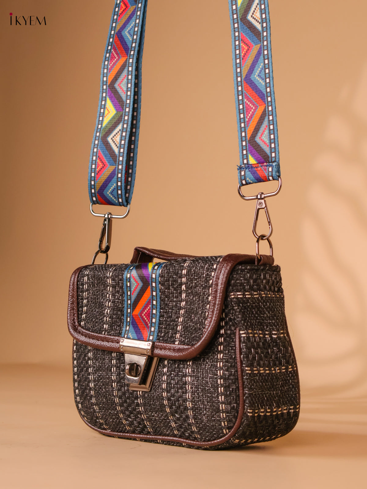 Printed sling bag - Black