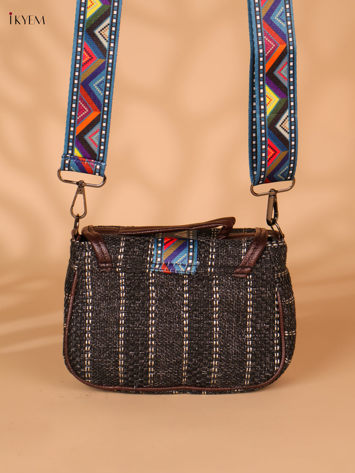 Printed sling bag - Black