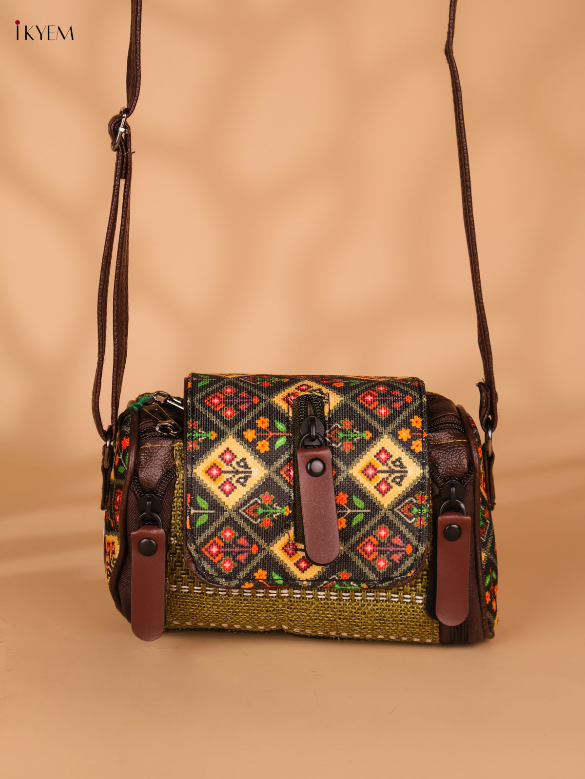 Printed sling bag -Green