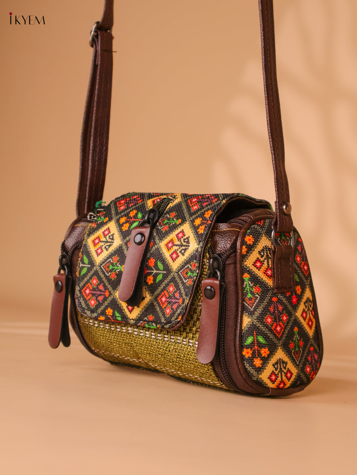 Printed sling bag -Green