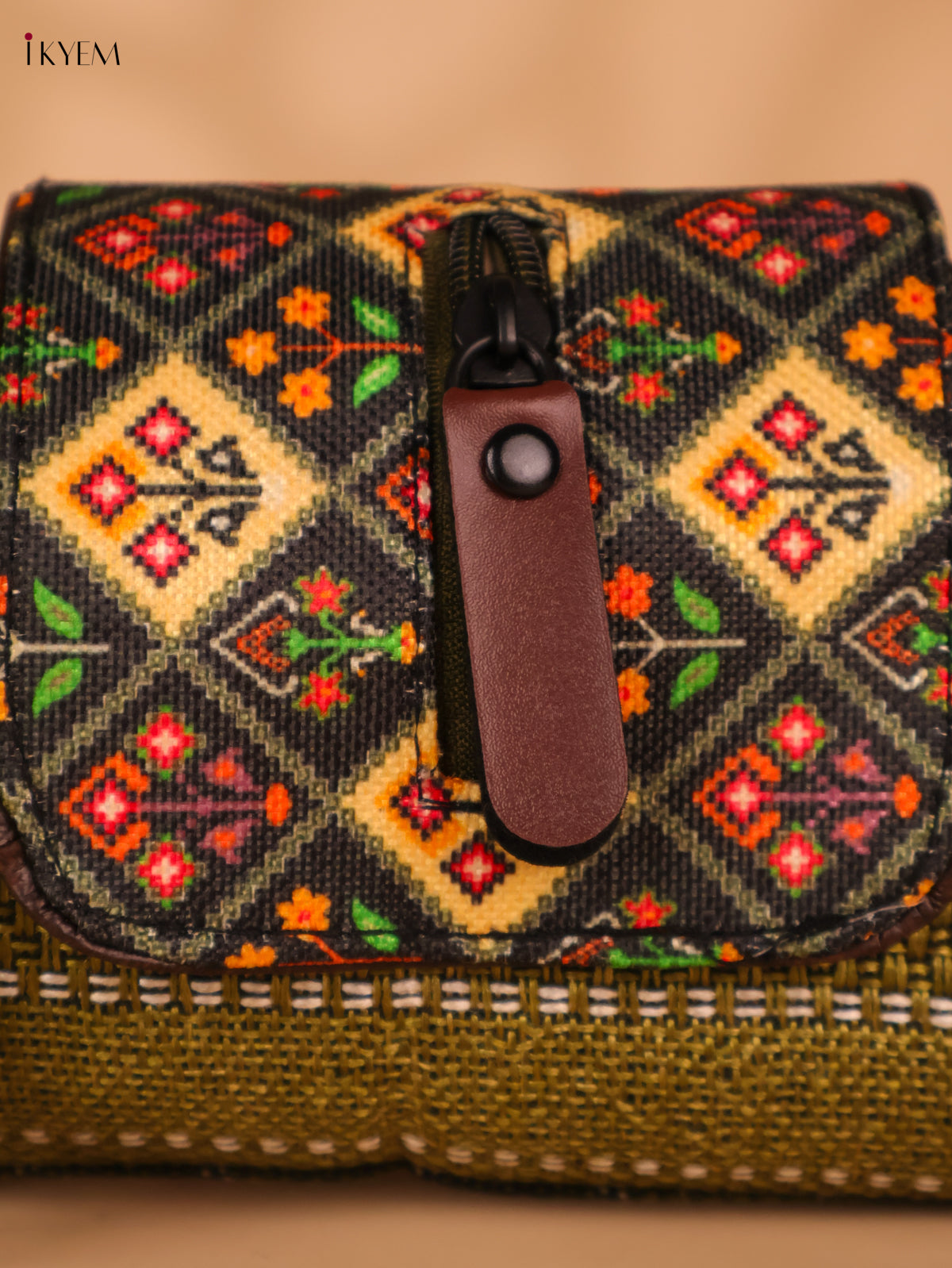 Printed sling bag -Green