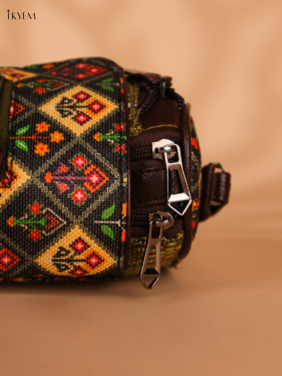 Printed sling bag -Green