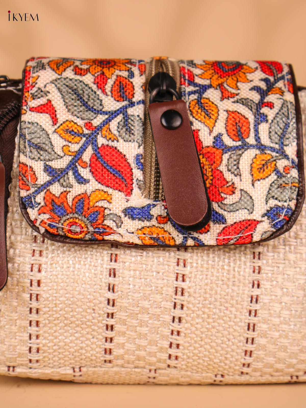 Printed sling bag - Cream