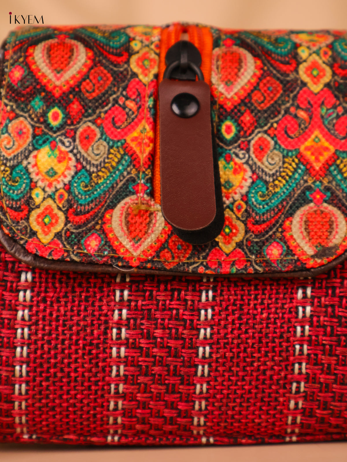 Printed sling bag - Red