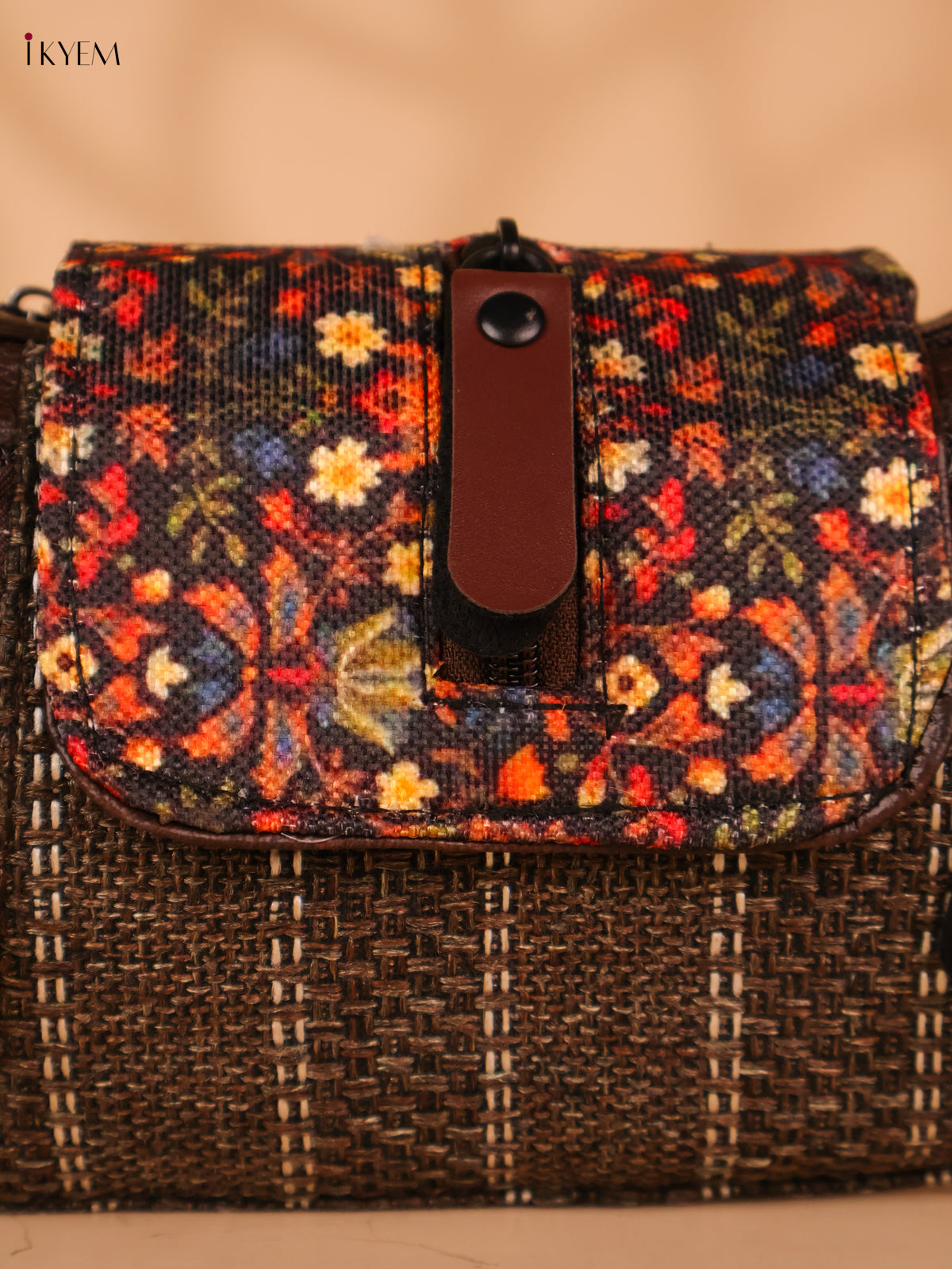 Printed sling bag - Brown