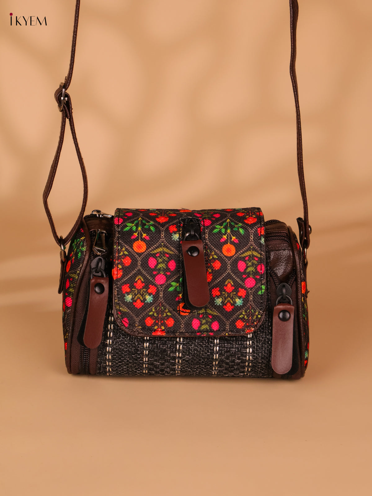 Printed sling bag - Black