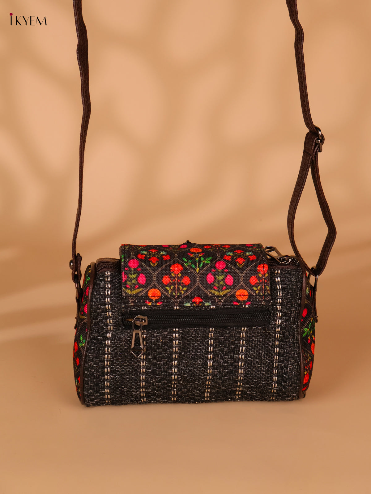 Printed sling bag - Black
