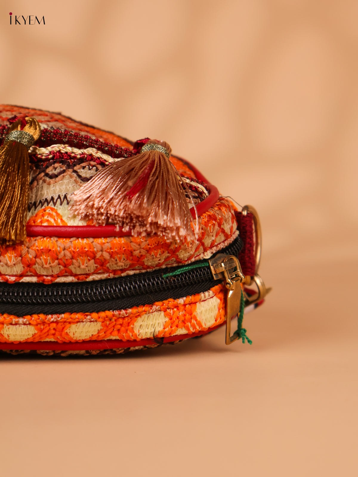 Printed sling bag - Multicolour